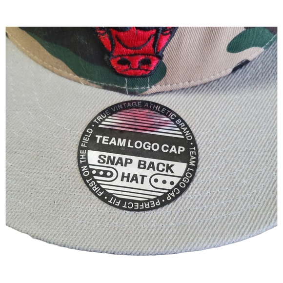 Camo Chicago Bulls SnapBack Adjustable One Size Fits All FlatBrim Baseball Cap - Picture 2 of 4